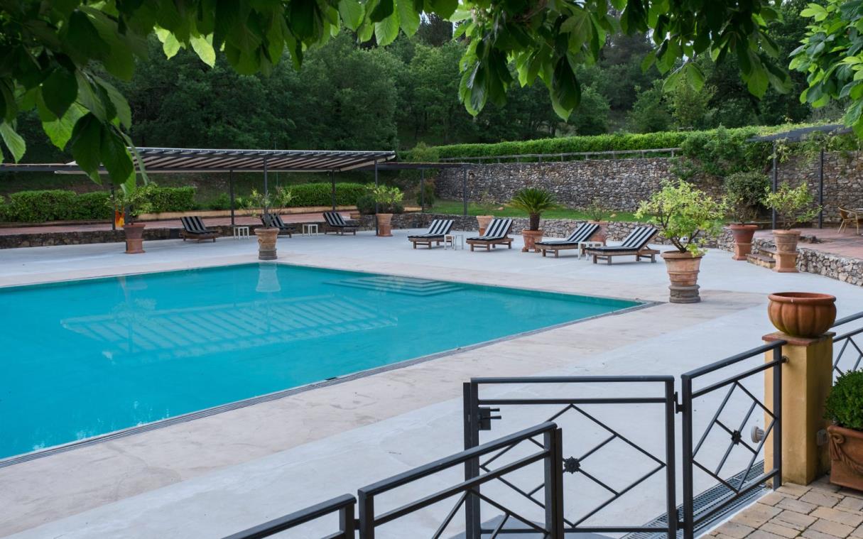 villa-florence-tuscany-italy-tennis-pool-luxury-gaudia-poo-5.jpg