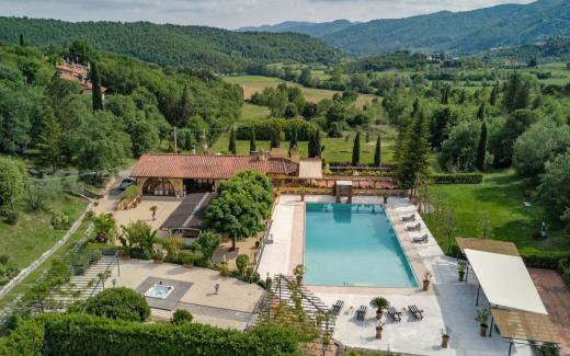 villa-florence-tuscany-italy-tennis-pool-luxury-gaudia-aer-4.jpg