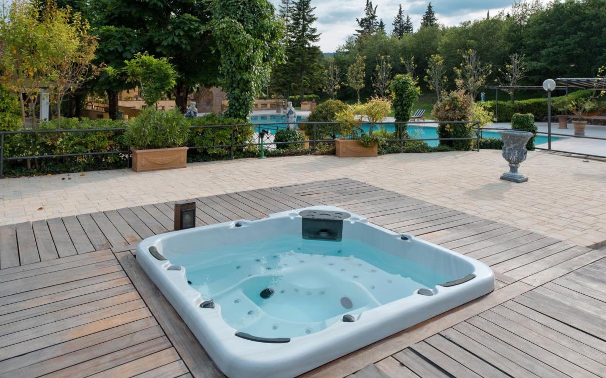 villa-florence-tuscany-italy-tennis-pool-luxury-gaudia-jac-1.jpg