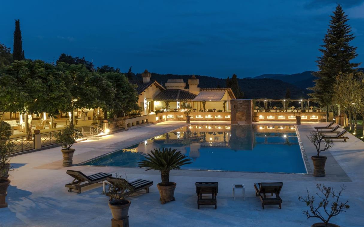 villa-florence-tuscany-italy-tennis-pool-luxury-gaudia-poo-6.jpg