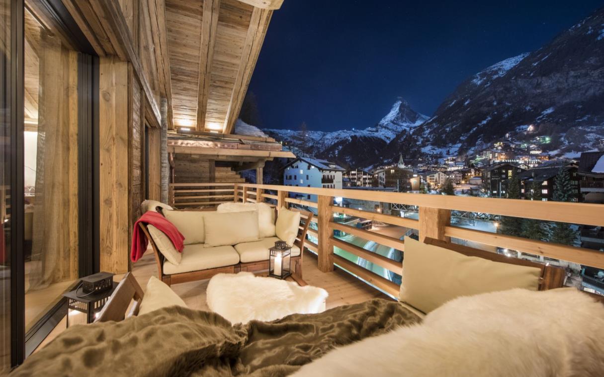 chalet-zermatt-zwitzerland-swiss-alps-luxury-hot-tub-elbrus-bal.jpg