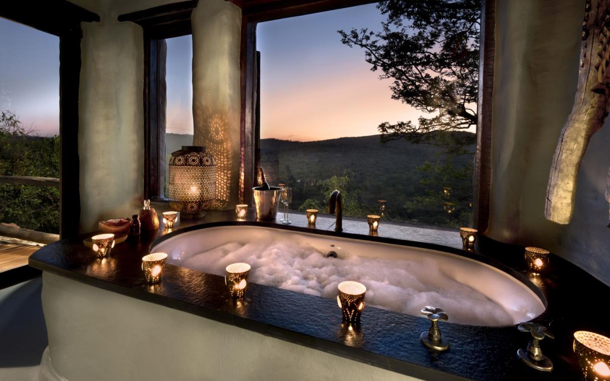 lodge-safari-south-africa-private-game-reserve-luxury-phinda-rock-bath (1).jpg