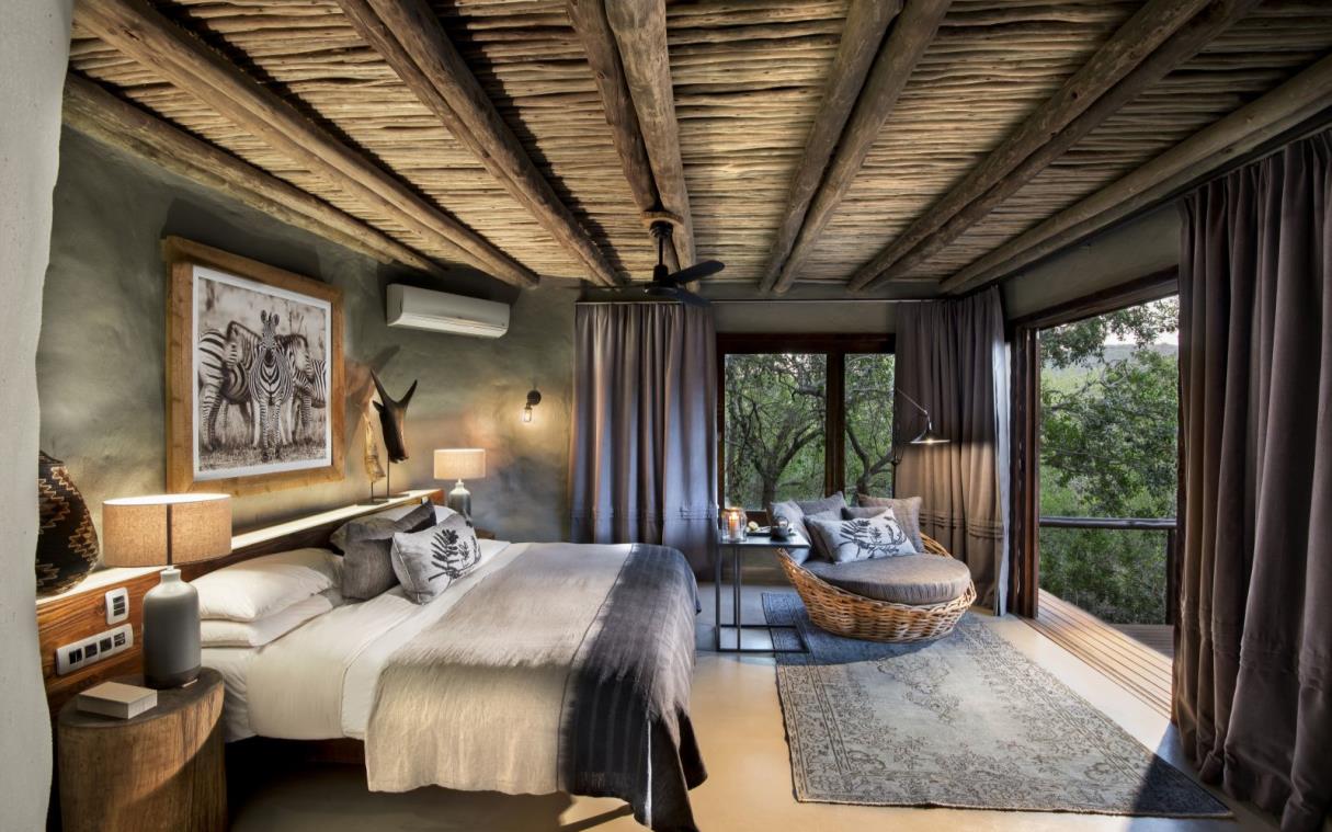 lodge-safari-south-africa-private-game-reserve-luxury-phinda-rock-bed (2).jpg