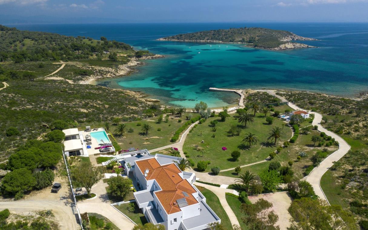 villa-diaporos-halkidiki-greece-luxury-seafront-white-aer-2 (4).jpg