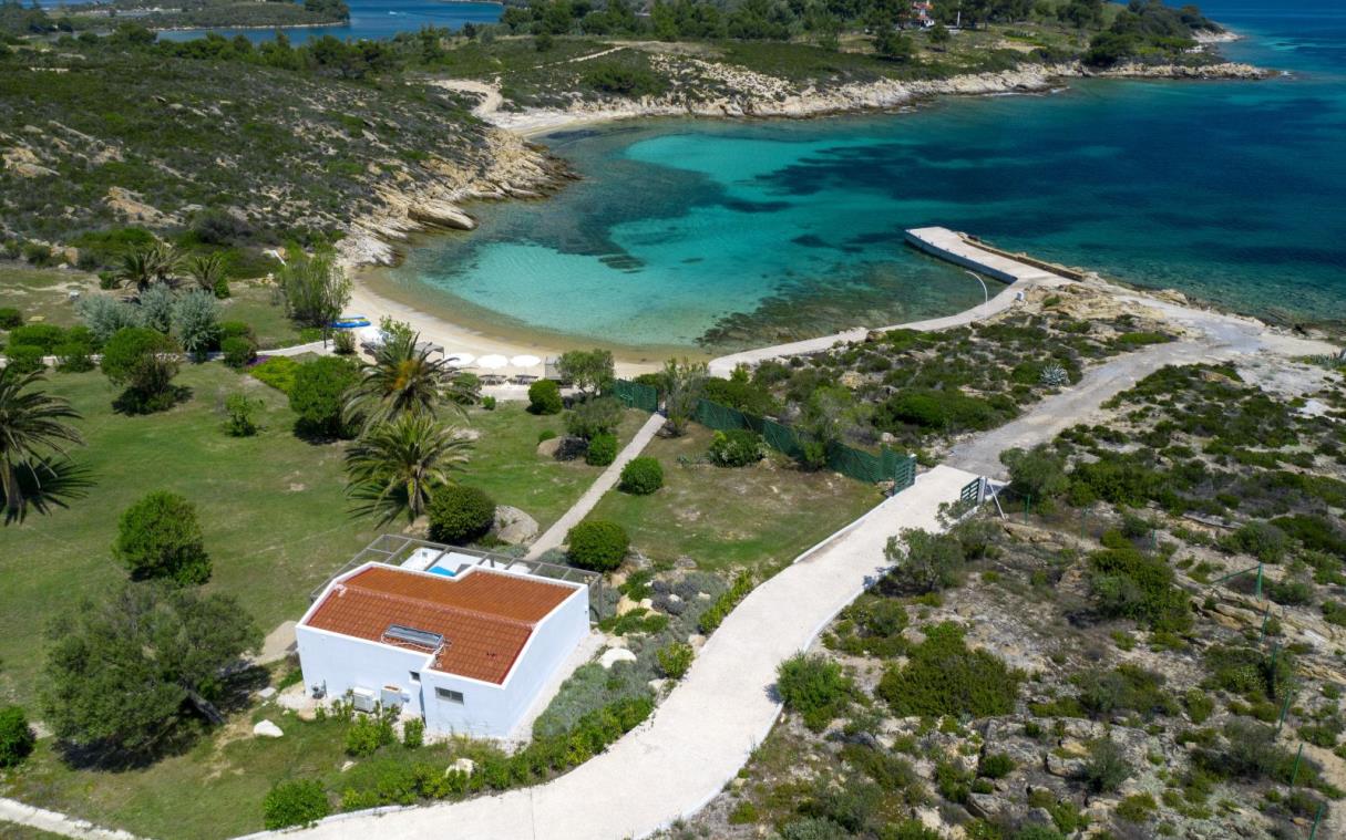 villa-diaporos-halkidiki-greece-luxury-seafront-white-aer-2 (7).jpg