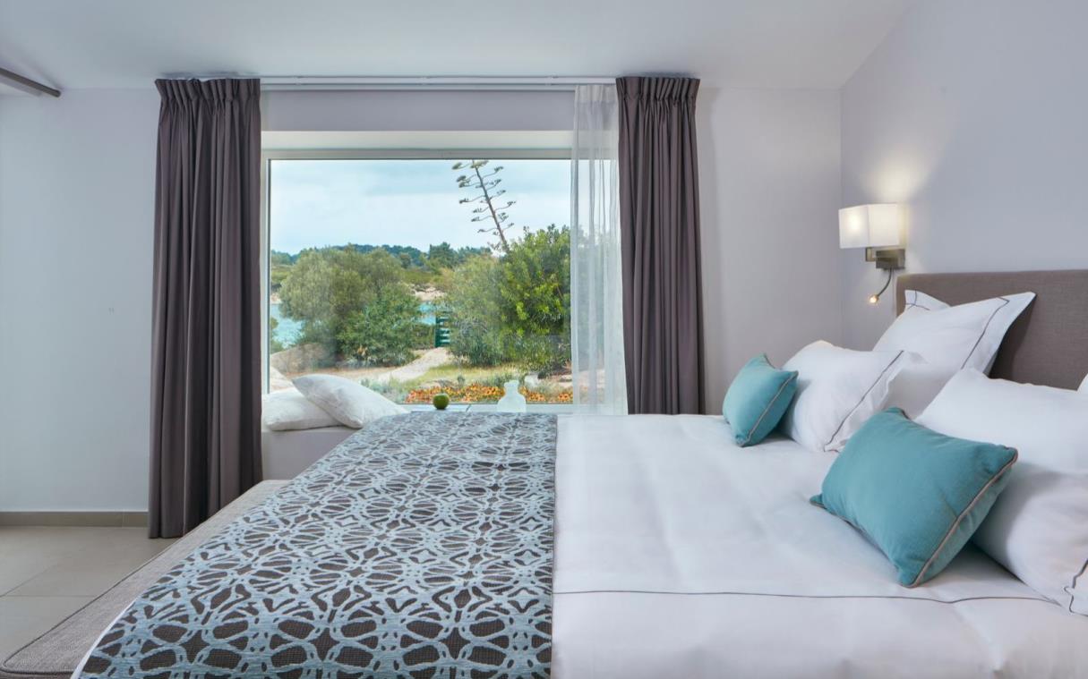 villa-diaporos-halkidiki-greece-luxury-seafront-white-bed (1).jpg