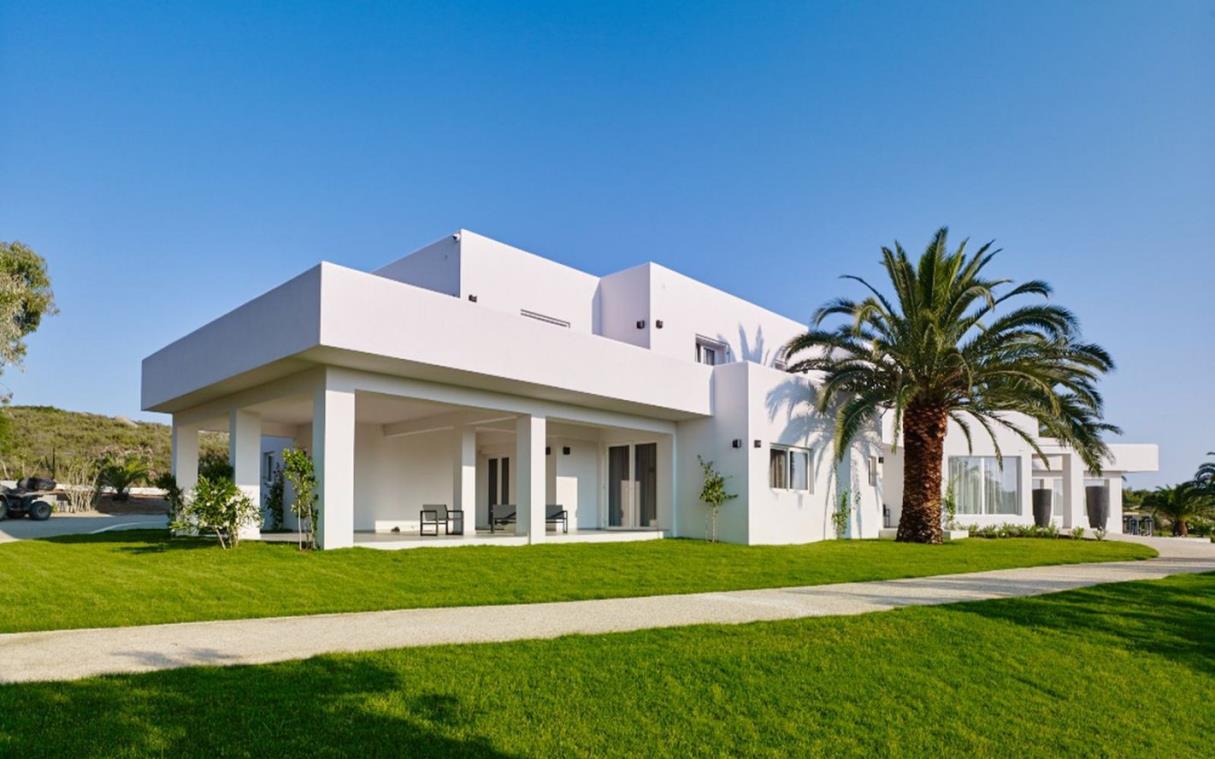 villa-diaporos-halkidiki-greece-luxury-seafront-white-ext (3).jpg