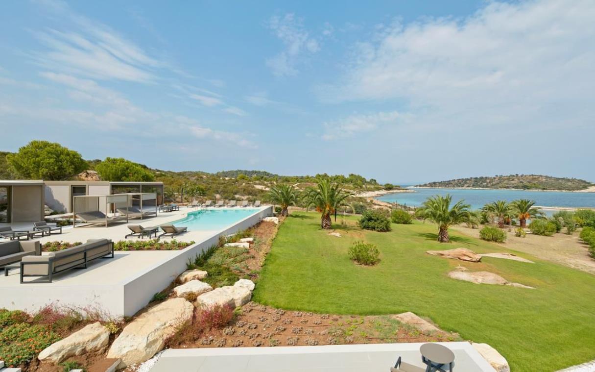 villa-diaporos-halkidiki-greece-luxury-seafront-white-cov.jpg