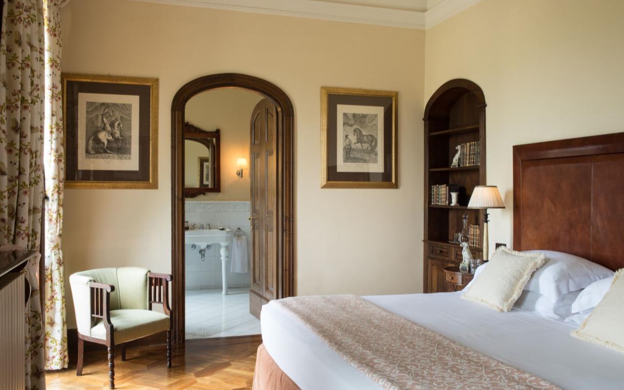 villa-tuscany-arezzo-italy-luxury-pool-spa-il-borro-bed (2).jpg