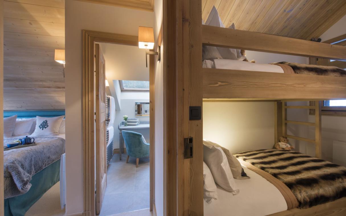 chalet-meribel-french-alps-france-luxury-jacuzzi-sauna-valentine-bed (3).jpg
