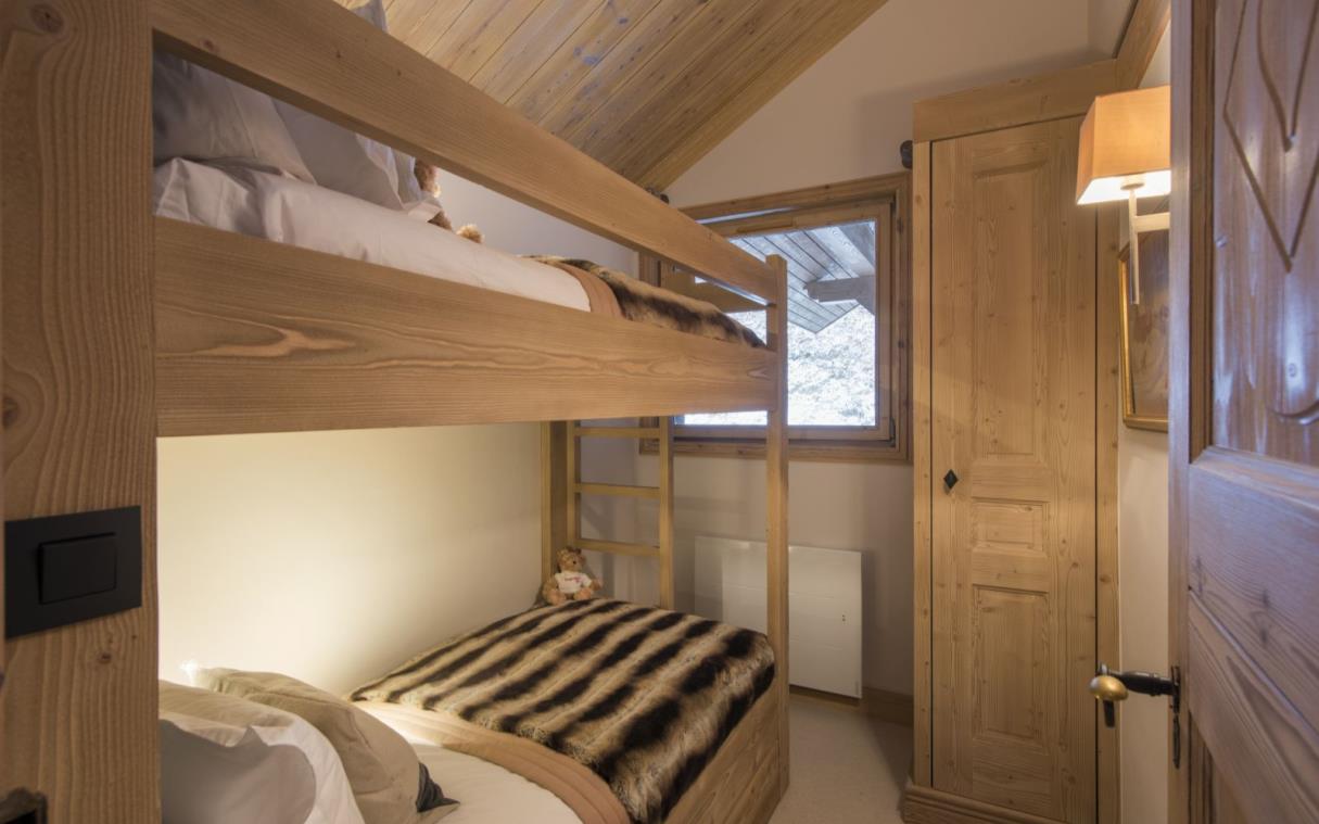 chalet-meribel-french-alps-france-luxury-jacuzzi-sauna-valentine-bed (2).jpg