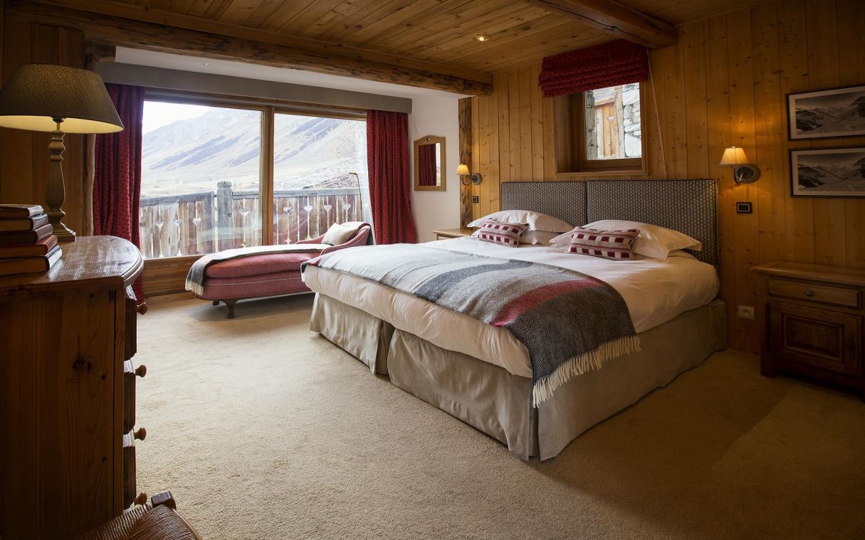 chalet-val-disere-espace-killy-french-alps-france-luxury-ski-lafitenia-bed (8).jpg