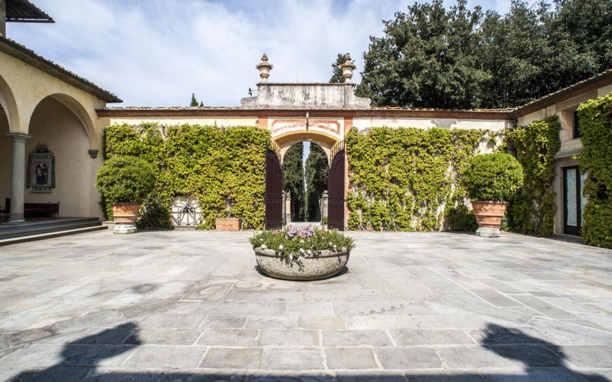 Villa Florence Tuscany Italy Luxury Pool Le Rose Ext 3 (1)