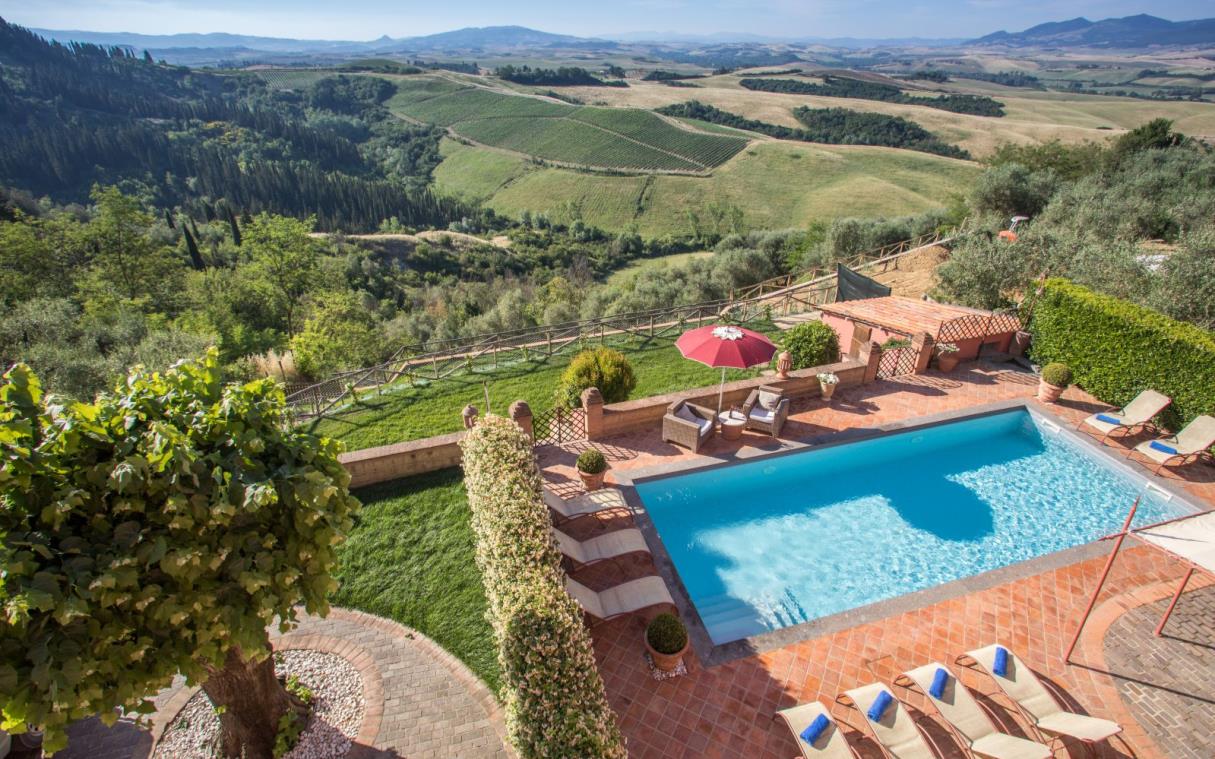 villa-siena-tuscany-countryside-pool-views-luxury-angelica-poo-10.jpg