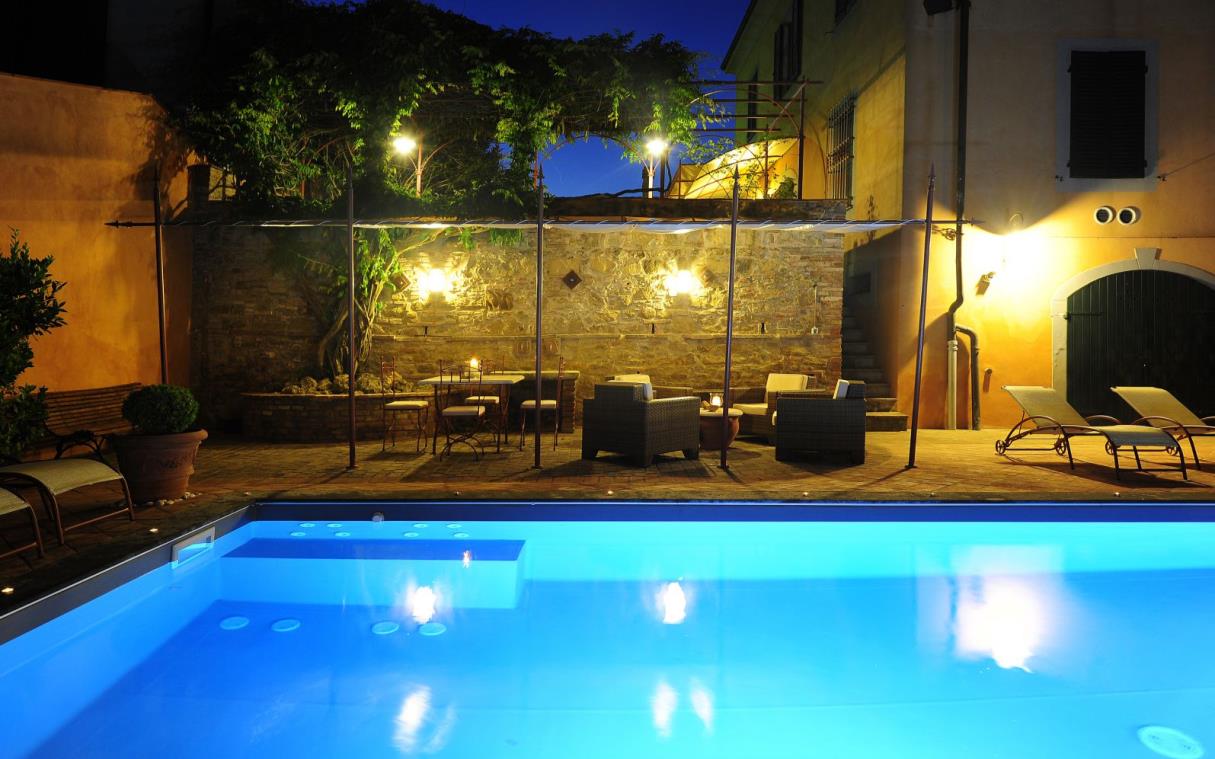 villa-siena-tuscany-countryside-pool-views-luxury-angelica-poo-4.jpg