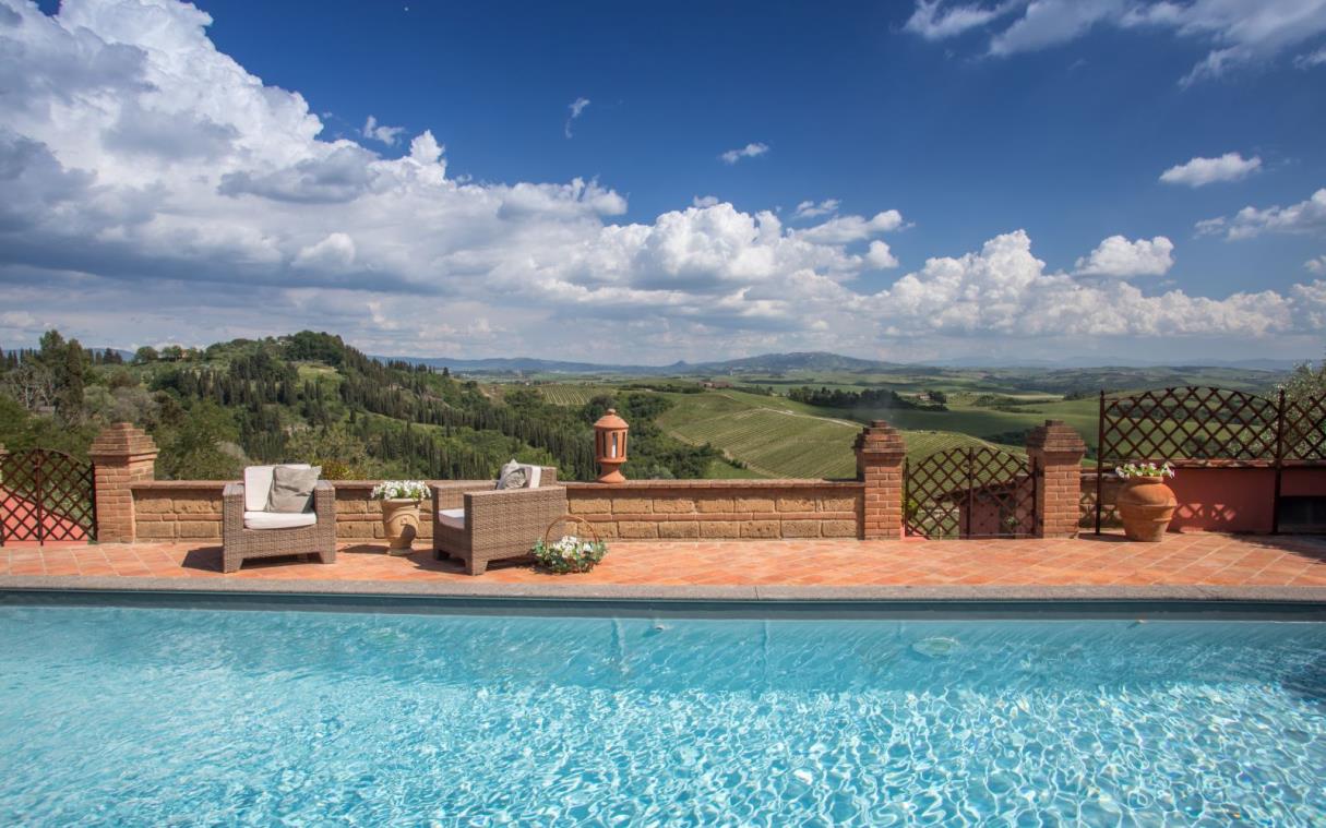 villa-siena-tuscany-countryside-pool-views-luxury-angelica-poo-6.jpg