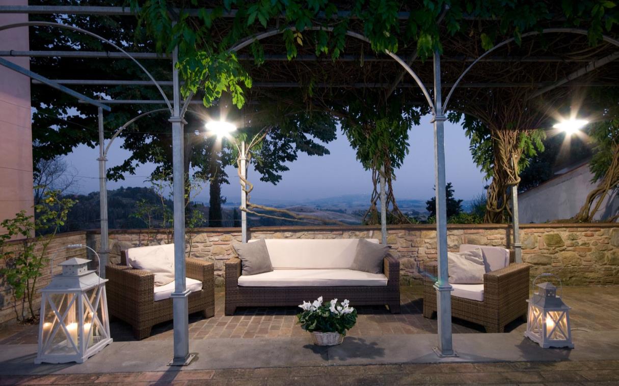 villa-siena-tuscany-countryside-pool-views-luxury-angelica-ter-3.jpg