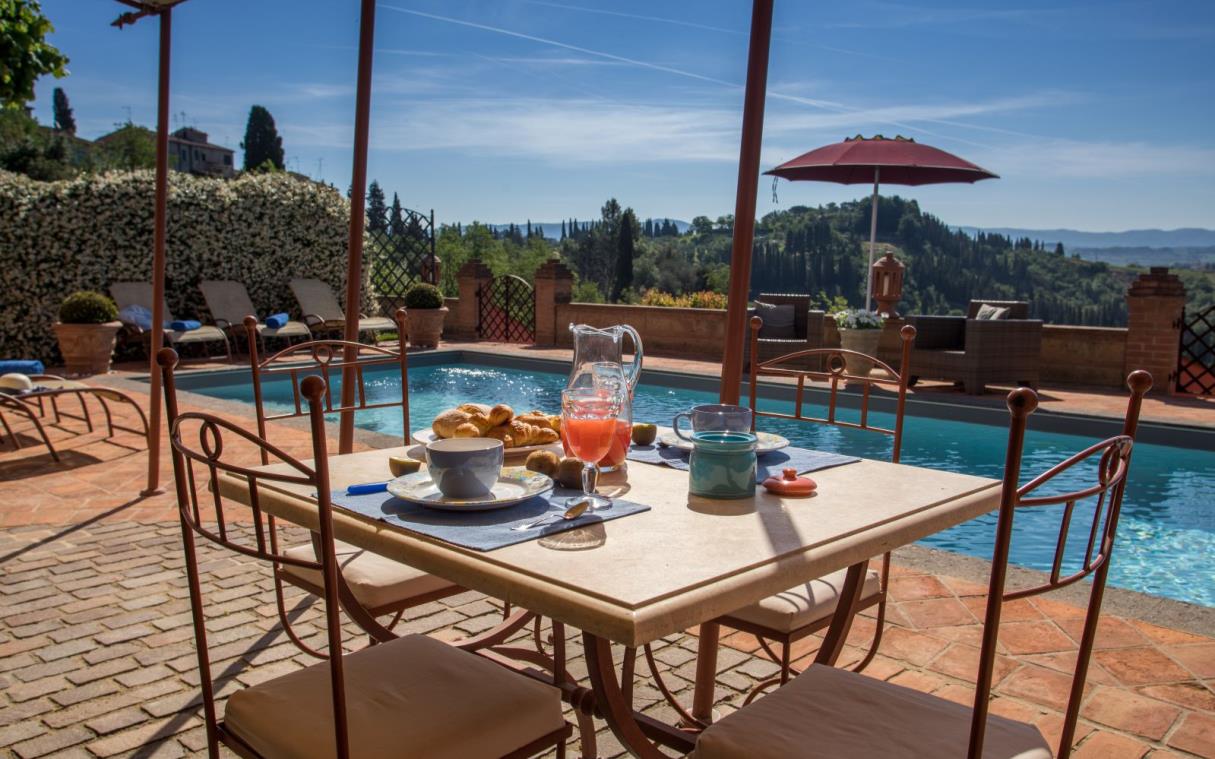 villa-siena-tuscany-countryside-pool-views-luxury-angelica-ter-2.jpg