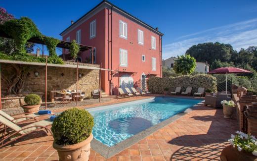 villa-siena-tuscany-countryside-pool-views-luxury-angelica-poo-7.jpg