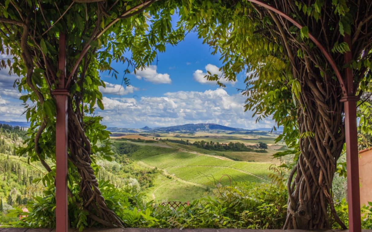villa-siena-tuscany-countryside-pool-views-luxury-angelica-vie.jpg