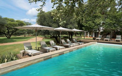 lodge-south-africa-safari-luxury-morukuru-farmhouse-estate-swim