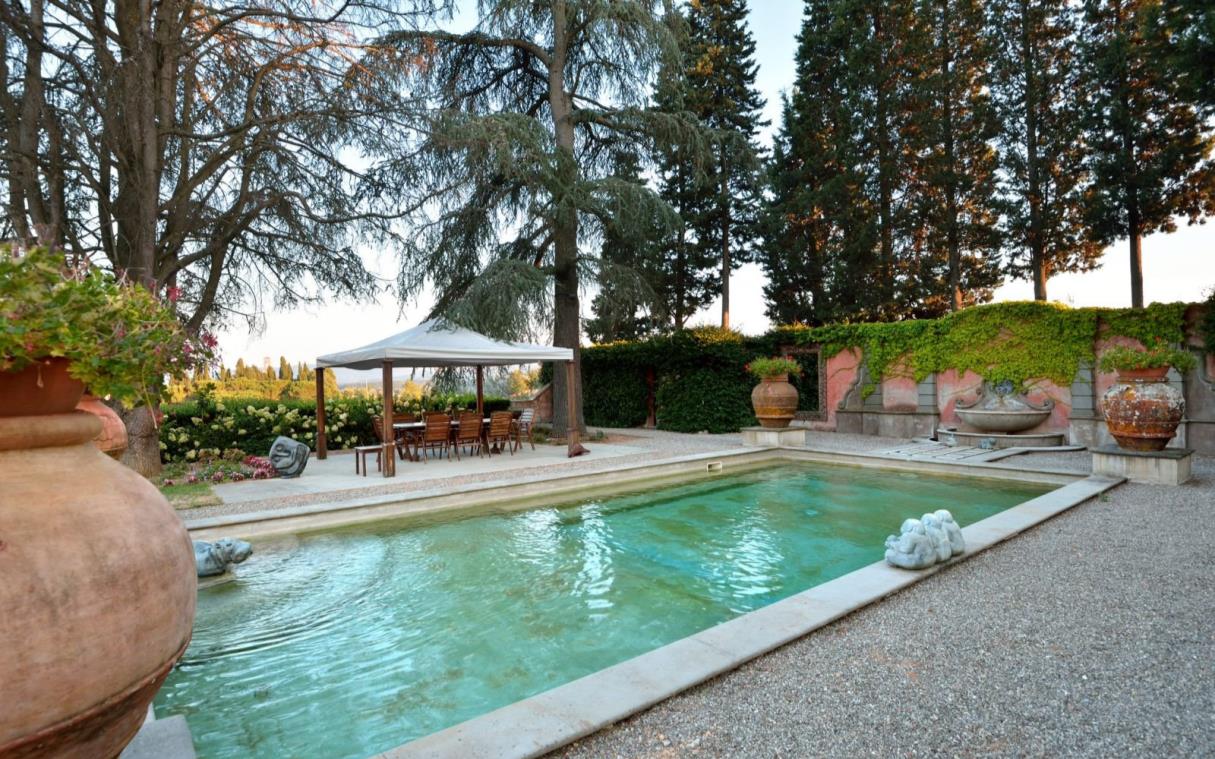 villa-florence-tuscany-italy-luxury-pool-machiavelli-poo.jpg
