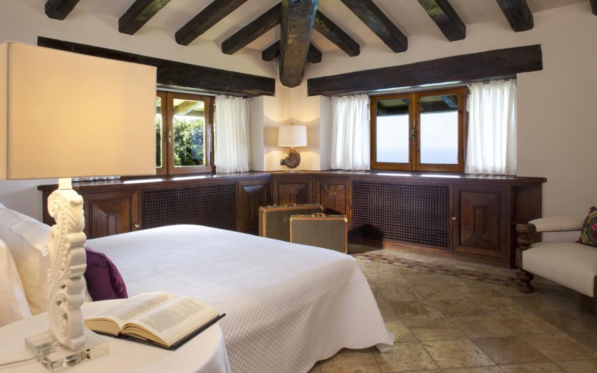 villa-porto-ercole-argentario-tuscany-italy-luxury-pool-fe-bed.jpg