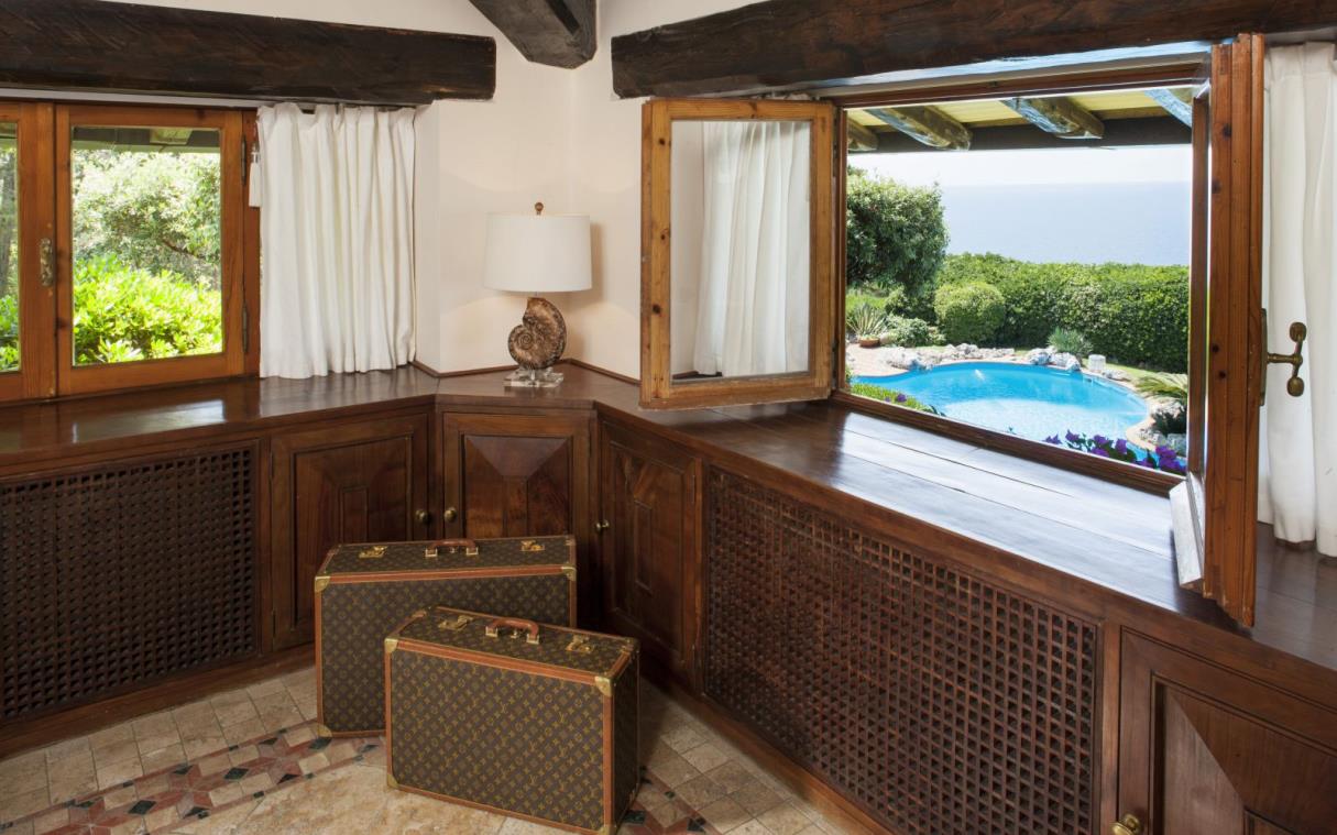 villa-porto-ercole-argentario-tuscany-italy-luxury-pool-fe-entr.jpg