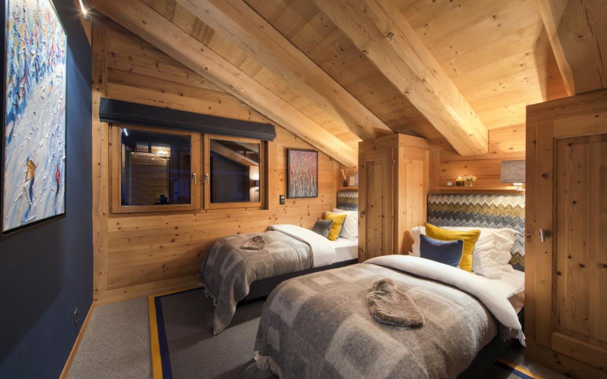 chalet-verbier-swiss-alps-switzerland-luxury-sauna-entre-ciel-et-terre-bed (1).jpg
