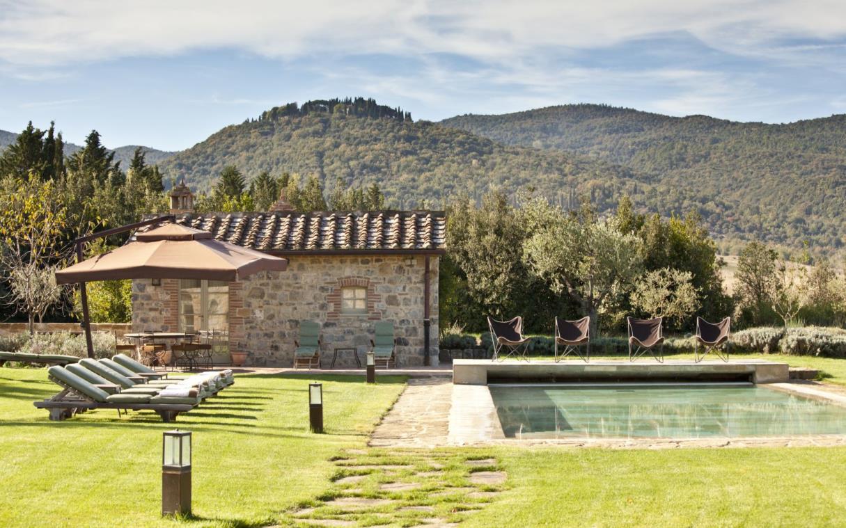 villa-siena-tuscany-italy-luxury-castiglion-del-bosco-biondi-cov-2.jpg