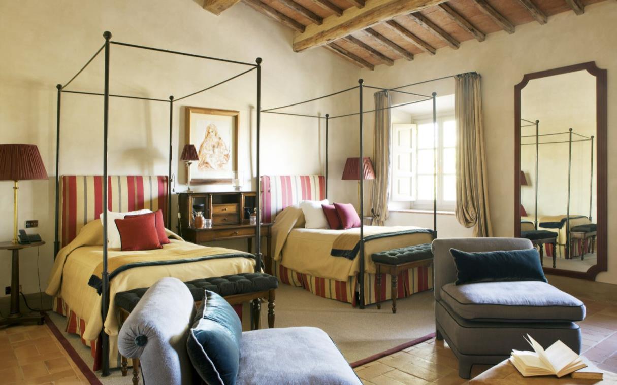 villa-siena-tuscany-italy-luxury-castiglion-del-bosco-biondi-bed-1.jpg
