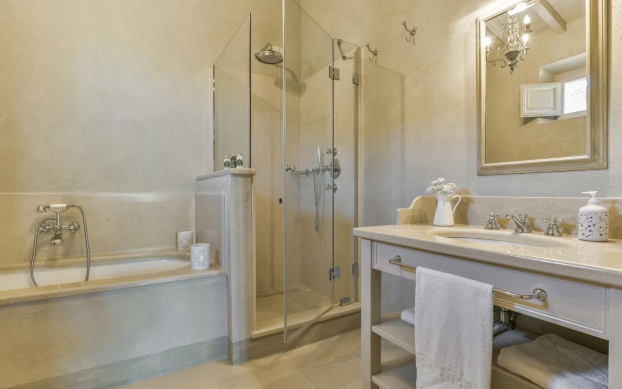 villa-tuscan-coast-tuscany-country-spa-serratone-bath (2).jpg