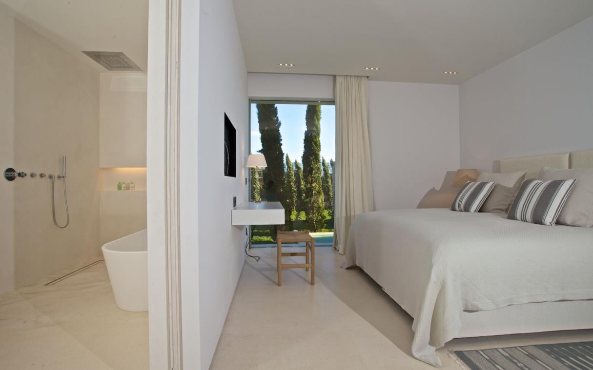 villa-ibiza-balearic-spain-luxury-pool-views-can-dos-rocas-bed-8.jpg