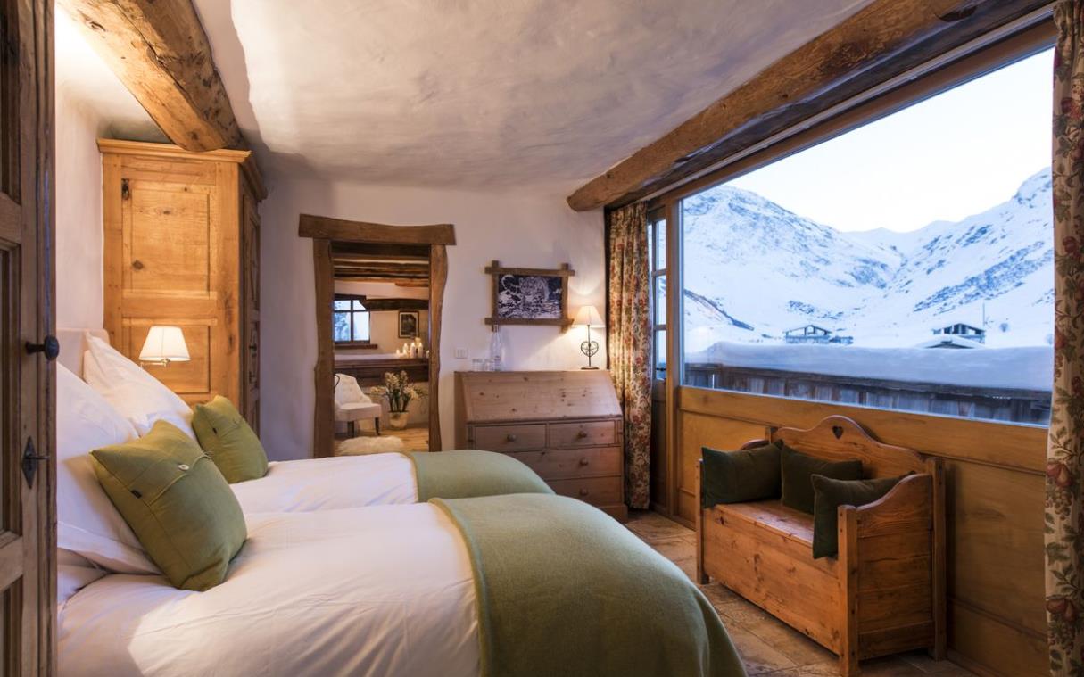 chalet-val-disere-espace-killy-french-alps-france-ski-mistral-bed (7).jpg