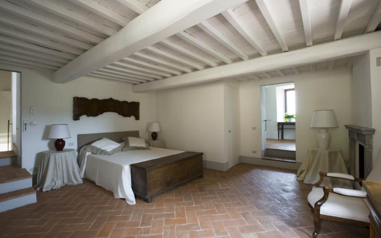 villa-florence-tuscany-italy-luxury-pool-il-santo-bed (9).jpg
