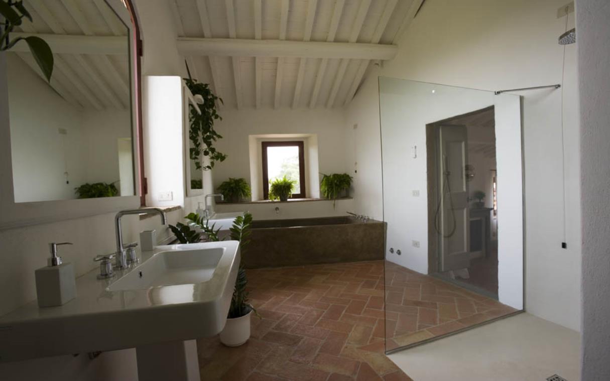 villa-florence-tuscany-italy-luxury-pool-il-santo-bat (1).jpg