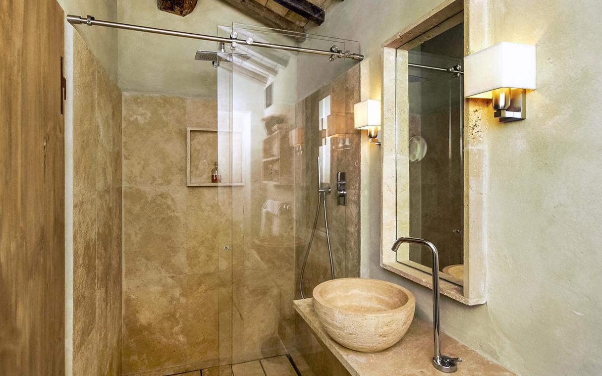 villa-florence-tuscany-italy-luxury-pool-case-crete-bath 2 (3)