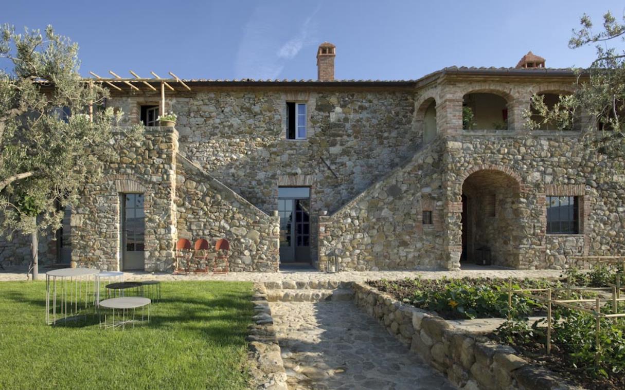 villa-siena-florence-tuscany-italy-luxury-pool-case-crete-pan (7).jpg