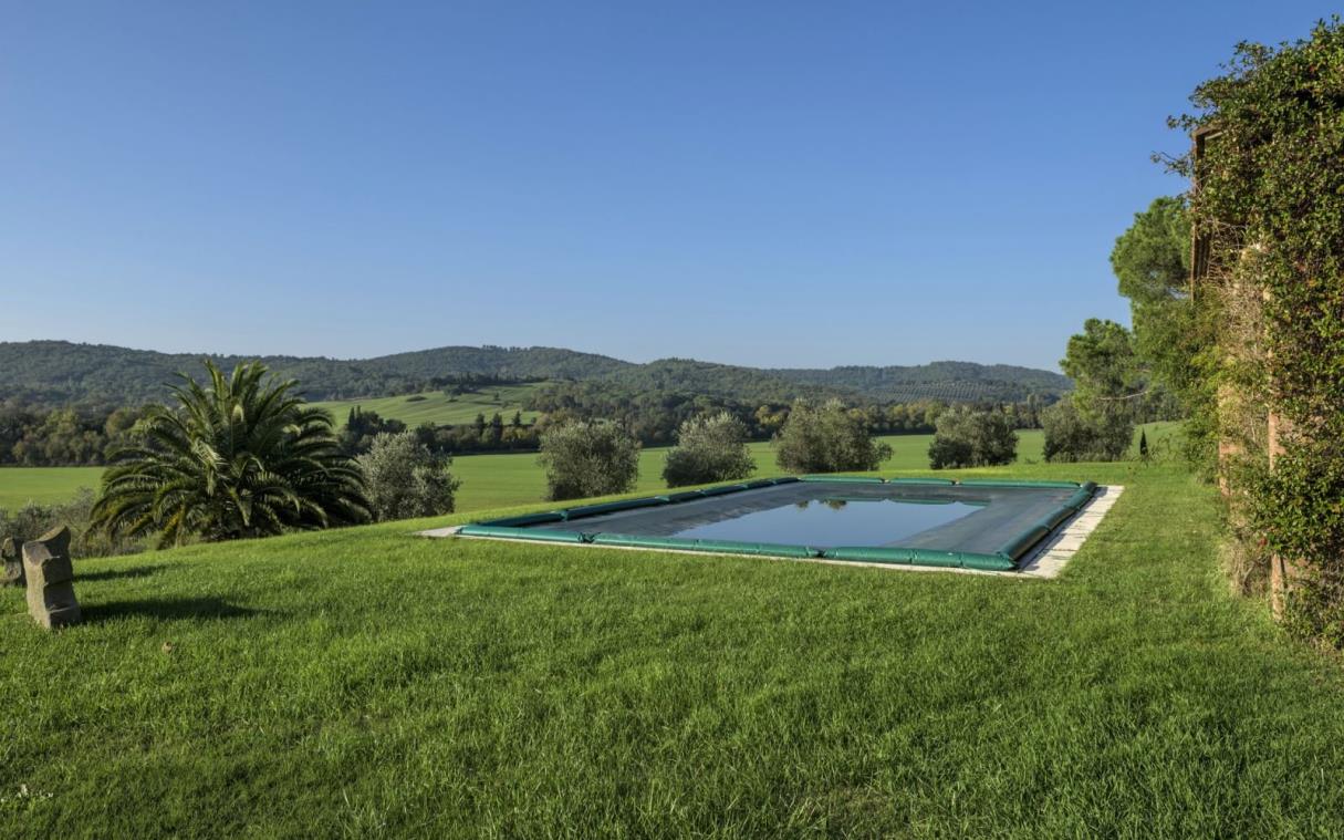 villa-maremma-tuscany-coast-italy-luxury-pool-reserve-mostatello-vigna-poo-2.jpg