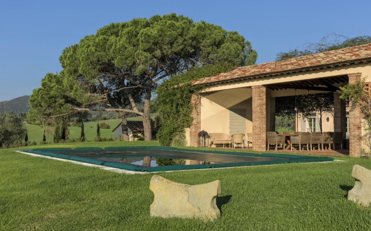 villa-maremma-tuscany-coast-italy-luxury-pool-reserve-mostatello-vigna-poo-1.jpg