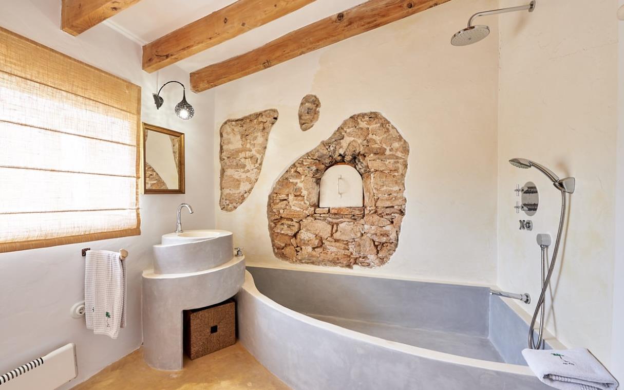 villa-formentera-balearic-islands-spain-rural-relaxing-luxury-can-rita-bath (4).jpg