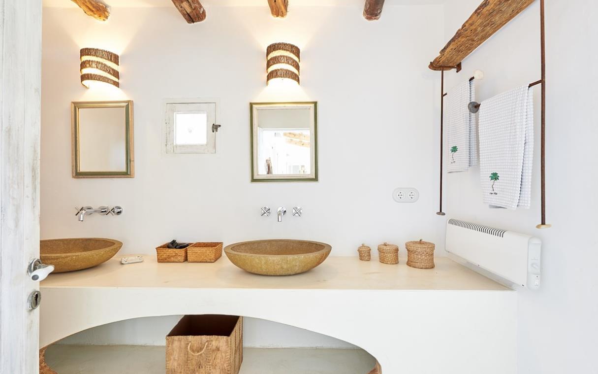 villa-formentera-balearic-islands-spain-rural-relaxing-luxury-can-rita-bath (1).jpg