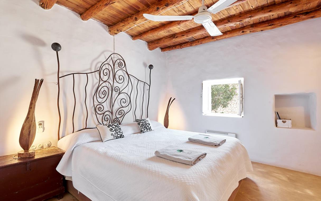 villa-formentera-balearic-islands-spain-rural-relaxing-luxury-can-rita-bed (10).jpg