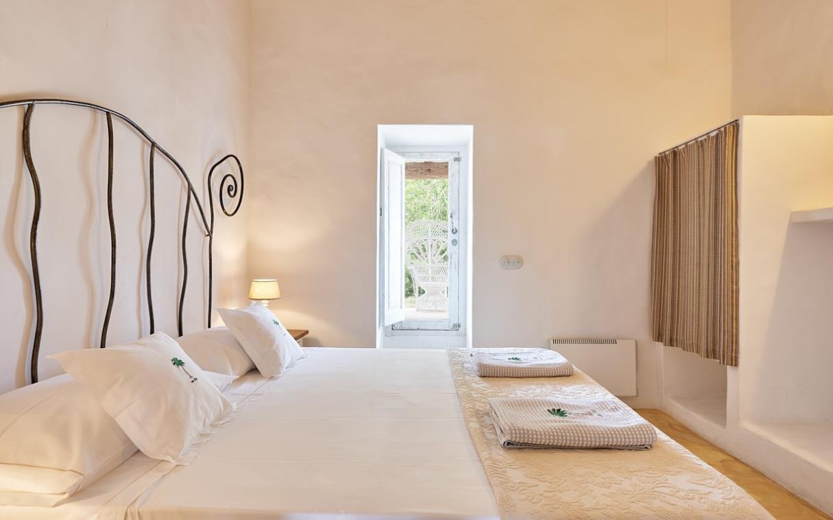 villa-formentera-balearic-islands-spain-rural-relaxing-luxury-can-rita-bed (1).jpg