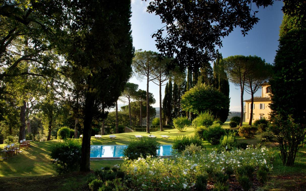 villa-florence-tuscany-italy-luxury-swimmingpool-tavernaccia-poo-2.jpg