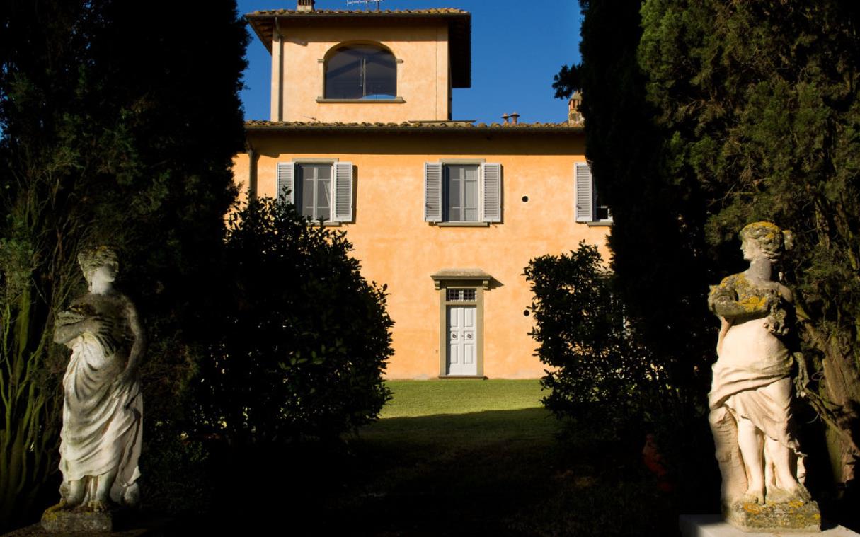 villa-florence-tuscany-italy-luxury-swimmingpool-tavernaccia-ext-4.jpg