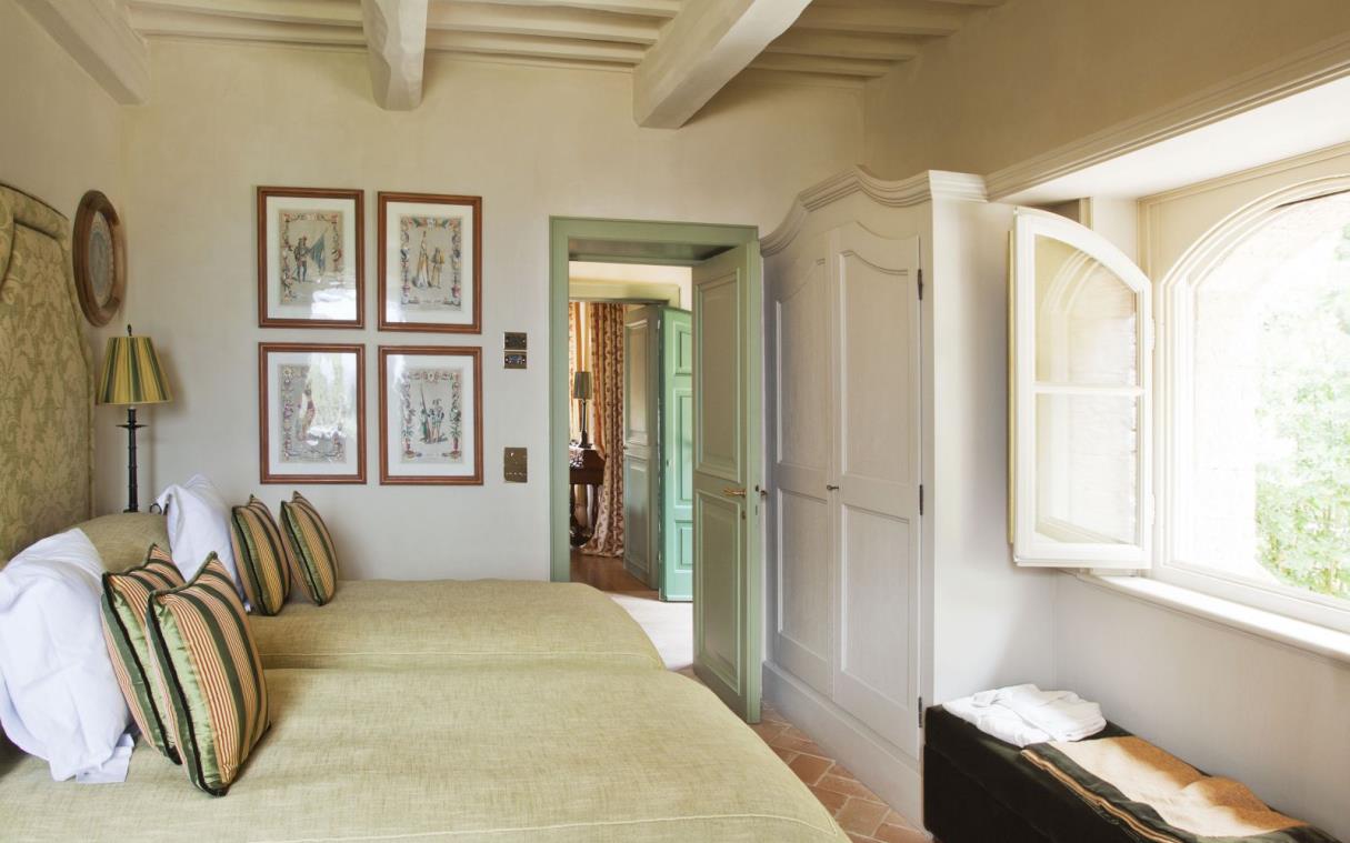 villa-siena-tuscany-italy-luxury-pool-castiglion-bosco-castello-bed (7).jpg
