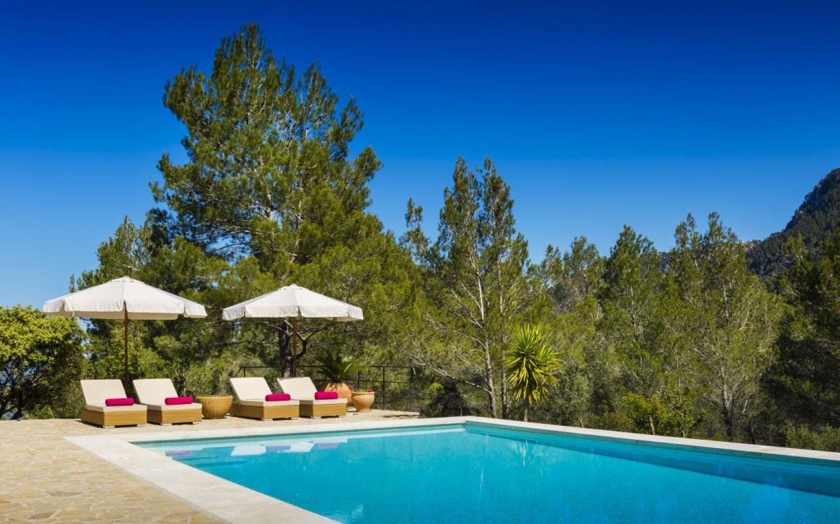villa-mallorca-balearics-spain-luxury-pool-son-balagueret-cover.jpg