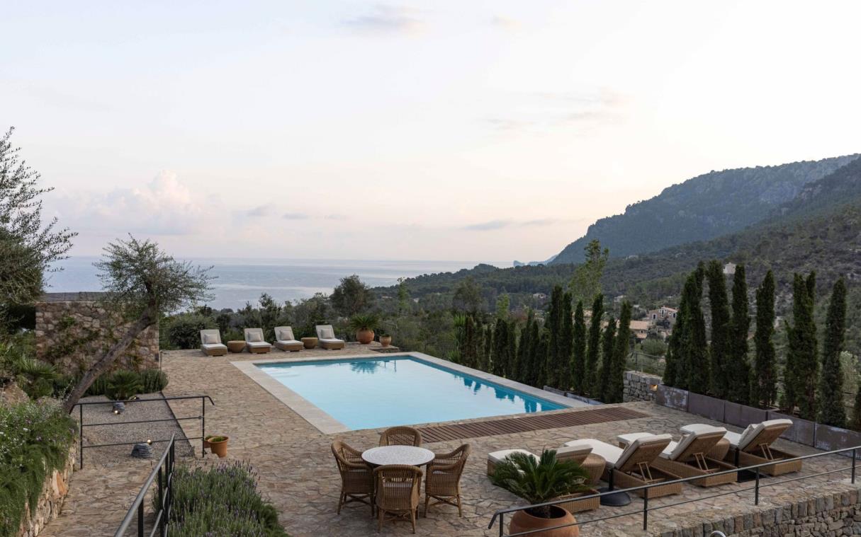 villa-mallorca-balearic-islands-spain-luxury-pool-son-balagueret-swim (2)