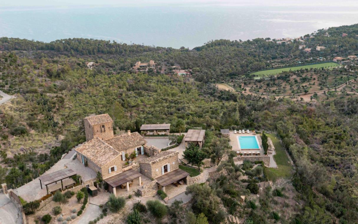 villa-mallorca-balearic-islands-spain-luxury-pool-son-balagueret-aer (3)